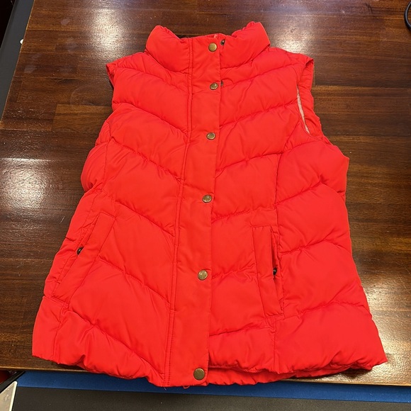 Women’s red Gap bomber vest size medium - Picture 4 of 5